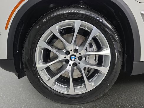 New 2026 BMW X5 xDrive50e image 32
