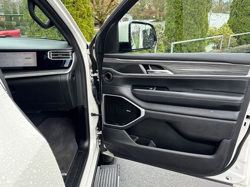 Used 2022 Jeep Wagoneer Series III w/ Premium Group I image 25