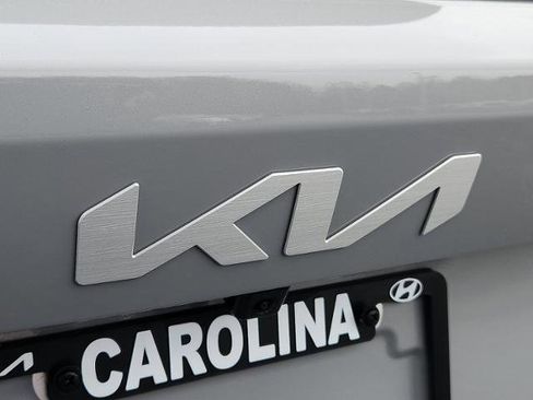 New 2025 Kia Sorento S image 6