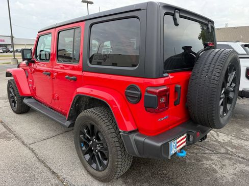 Used 2022 Jeep Wrangler Unlimited Sahara w/ Cold Weather Group AWD/4WD image 8