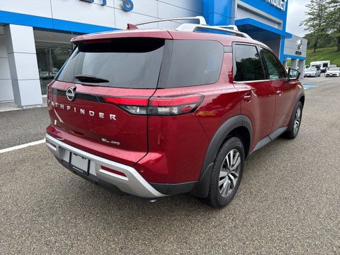 Used 2024 Nissan Pathfinder SL image 5