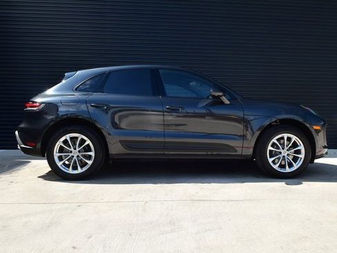 Certified 2025 Porsche Macan image 8