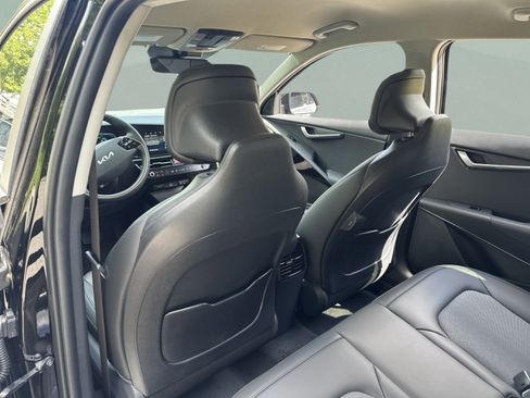 Certified 2025 Kia Niro EX FWD image 26
