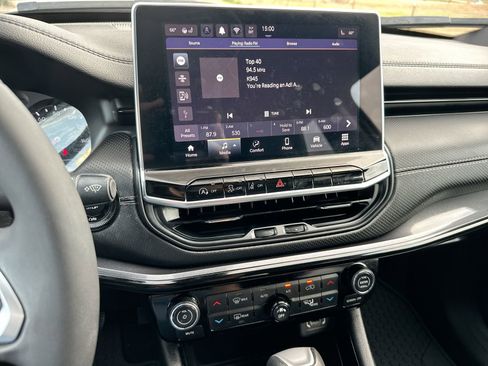 Used 2024 Jeep Compass Latitude w/ Convenience Group image 16