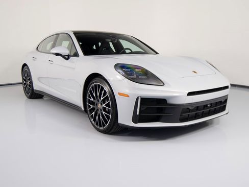 Certified 2025 Porsche Panamera 4 image 12