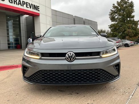 Used 2025 Volkswagen Jetta Sport image 4