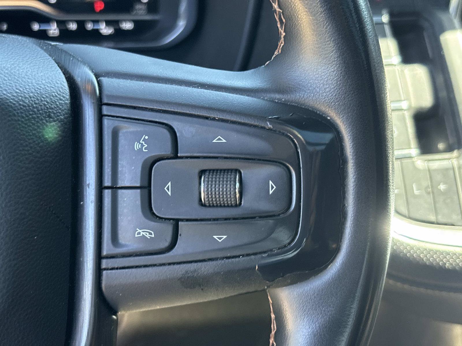 Used 2023 GMC Yukon AT4 w/ Technology Package AWD/4WD image 21