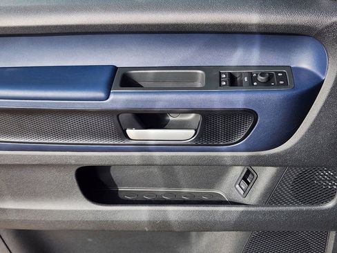 New 2025 Volkswagen ID. Buzz Pro S RWD image 17