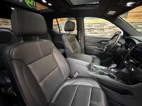 Used 2023 Chevrolet Traverse RS AWD/4WD image 17