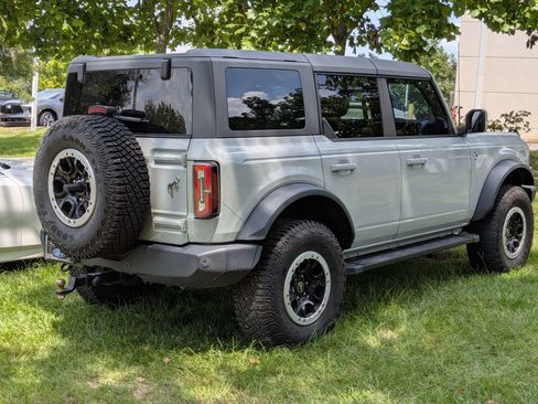 Used 2024 Ford Bronco Outer Banks w/ Sasquatch Package AWD/4WD image 5