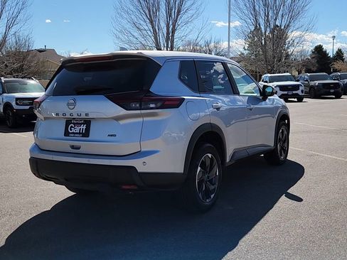 Used 2025 Nissan Rogue SV image 15