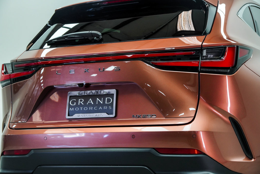 Used 2025 Lexus NX 250 FWD w/ Towing Package (2000 Lbs) image 12