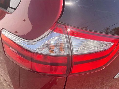 Used 2019 Toyota Sienna Limited Premium FWD image 35
