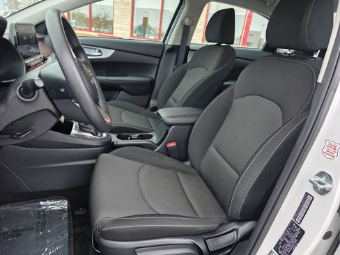 Used 2024 Kia Forte LXS image 9