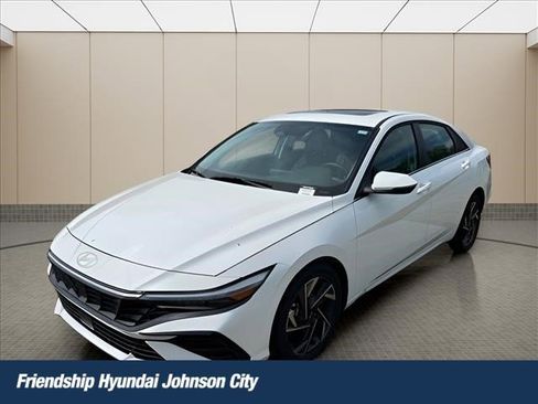 Used 2025 Hyundai Elantra Limited FWD image 1