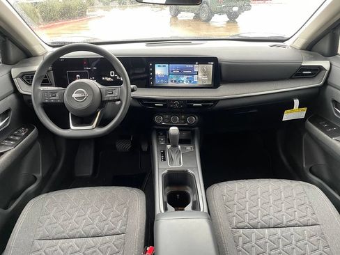 Used 2025 Nissan Kicks SV FWD image 11