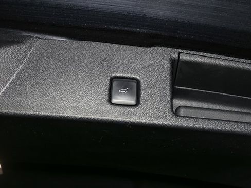 Used 2022 Ford Escape SE w/ SE Sport Appearance Package image 12