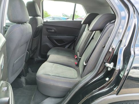 Used 2018 Chevrolet Trax LS AWD/4WD image 12