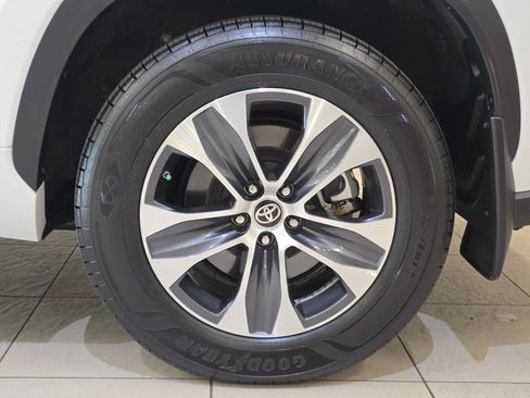 Certified 2024 Toyota Highlander XLE AWD/4WD image 8