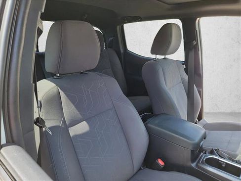 Used 2017 Toyota Tacoma TRD Off-Road AWD/4WD image 15