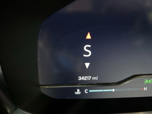 Used 2023 Chevrolet Suburban RST w/ Luxury Package image 11