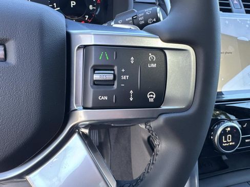 New 2026 Land Rover Discovery S image 30