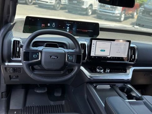 New 2026 Ford Expedition Platinum w/ Stealth Performance Package AWD/4WD image 7