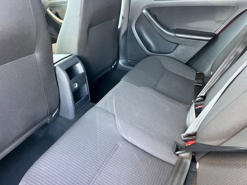 Used 2015 Volkswagen Jetta SE image 5