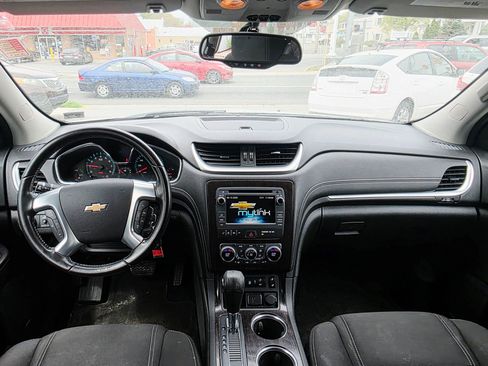 Used 2016 Chevrolet Traverse LT image 19