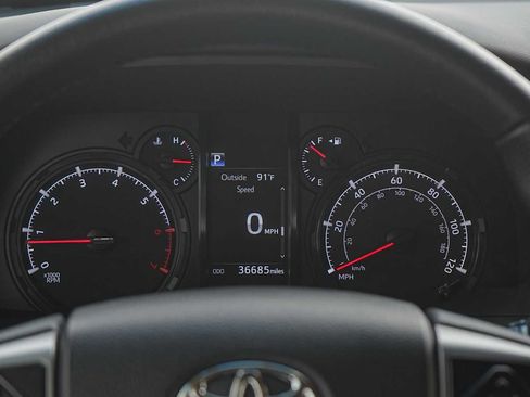 Used 2023 Toyota 4Runner SR5 Premium w/ Moonroof Package RWD image 21