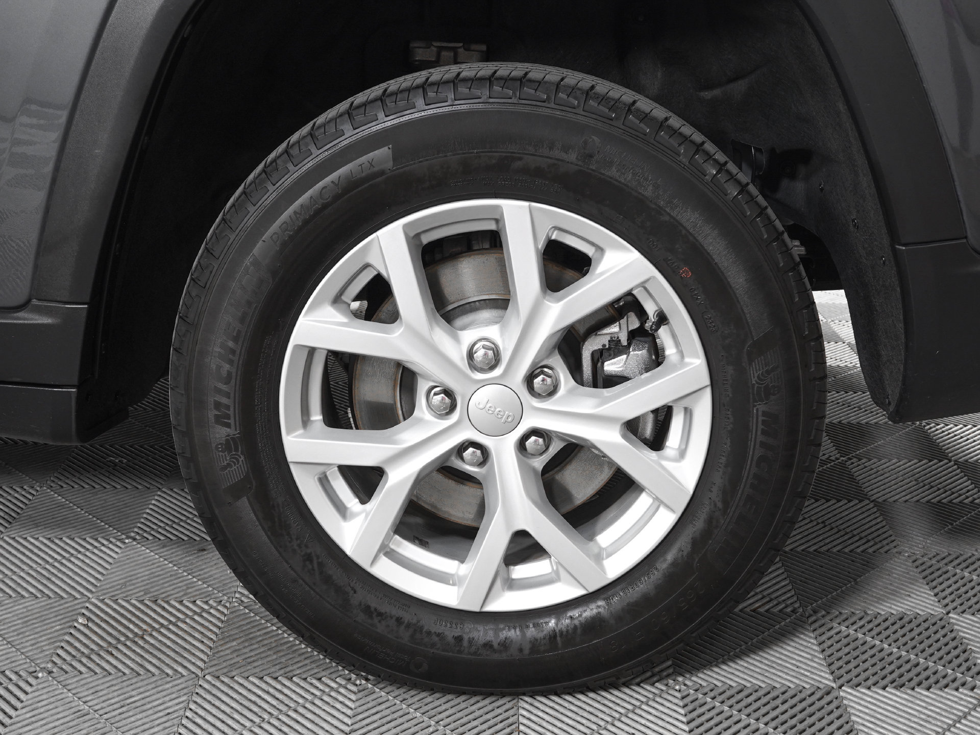 Used 2023 Jeep Grand Cherokee L Limited AWD/4WD image 32