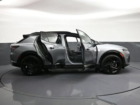 Used 2026 Chevrolet Equinox EV RS AWD/4WD image 33