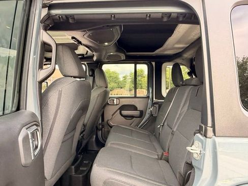 Used 2024 Jeep Wrangler Unlimited w/ Convenience Group AWD/4WD image 14
