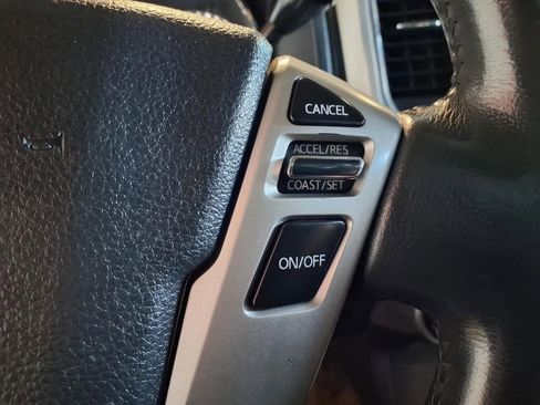 Used 2017 Nissan Titan SL image 22