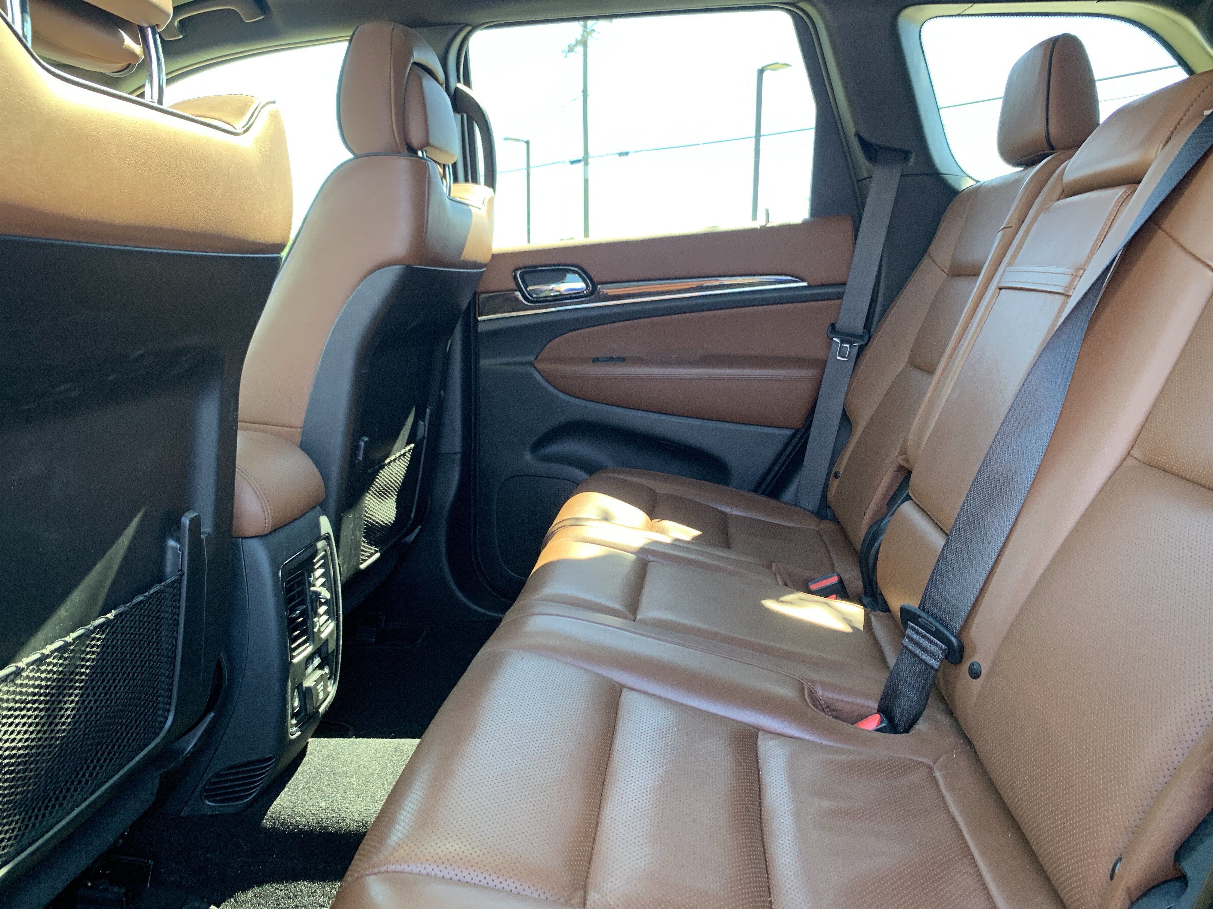 Used 2020 Jeep Grand Cherokee Overland AWD/4WD image 32