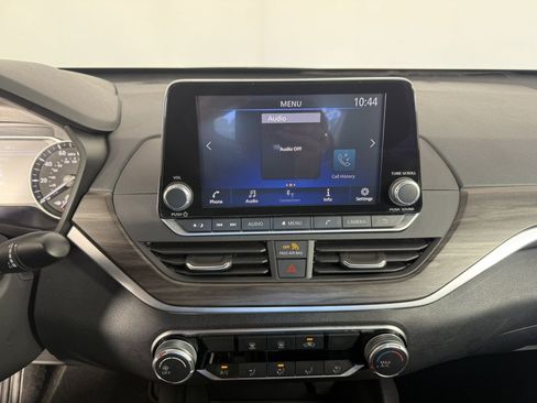 Used 2025 Nissan Altima 2.5 SV FWD image 14