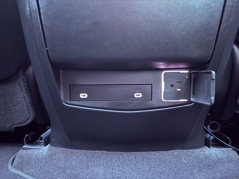 Used 2023 Cadillac Escalade ESV Premium Luxury image 55