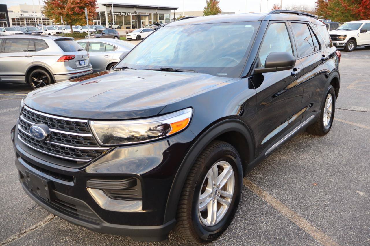 Used 2021 Ford Explorer XLT AWD/4WD image 3