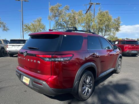 Used 2024 Nissan Pathfinder SV w/ Lighting Package (N92) FWD image 4