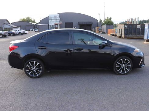 Used 2017 Toyota Corolla SE w/ Carpet Mat Package (TMS) FWD image 4