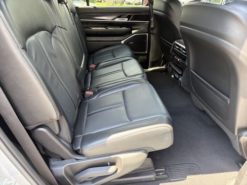 Used 2024 Jeep Wagoneer Series II w/ Flexible Seating Group AWD/4WD image 15