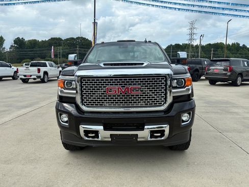Used 2017 GMC Sierra 2500 Denali w/ Duramax Plus Package AWD/4WD image 3