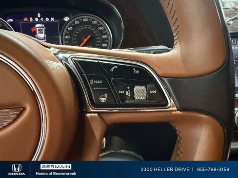 Used 2018 Bentley Bentayga AWD/4WD image 28
