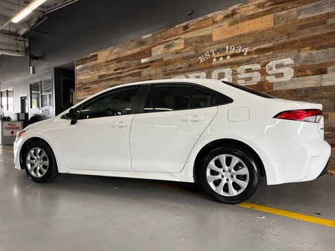 Used 2025 Toyota Corolla LE FWD image 12