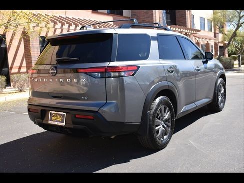 Used 2022 Nissan Pathfinder SV image 7
