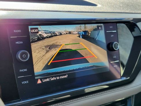 Used 2022 Volkswagen Taos SEL image 19