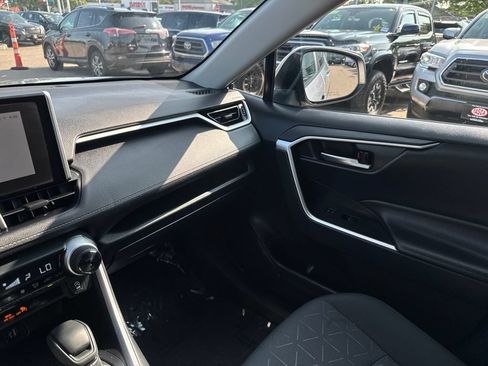 Used 2025 Toyota RAV4 XLE AWD/4WD image 29
