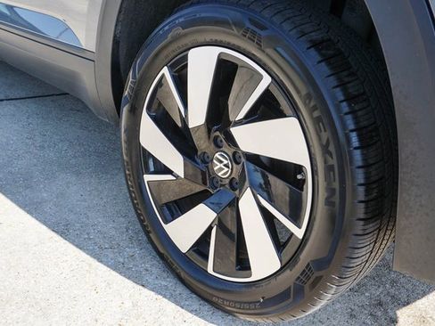 Used 2024 Volkswagen Atlas Cross Sport SE image 11