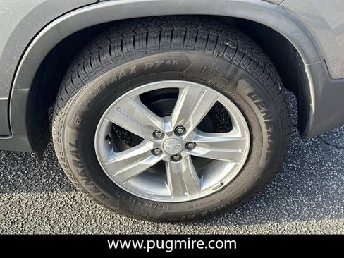 Used 2020 Chevrolet Trax LT w/ LT Convenience Package image 19