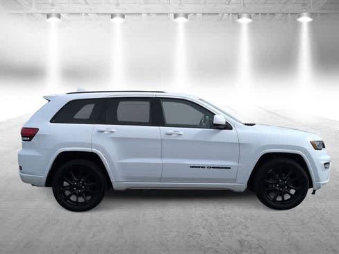 Used 2019 Jeep Grand Cherokee Altitude AWD/4WD image 9